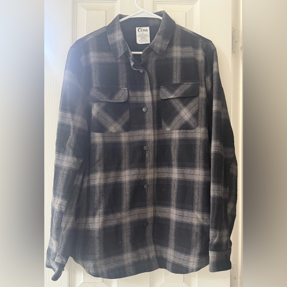 Zyia Active Women's M Black Gray Plaid Long Sleeve Snap Front Flannel Shacket
